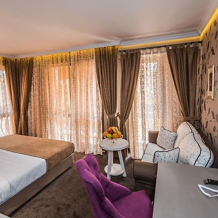 8 1/2 Art Guest House Plovdiv Rom bilde
