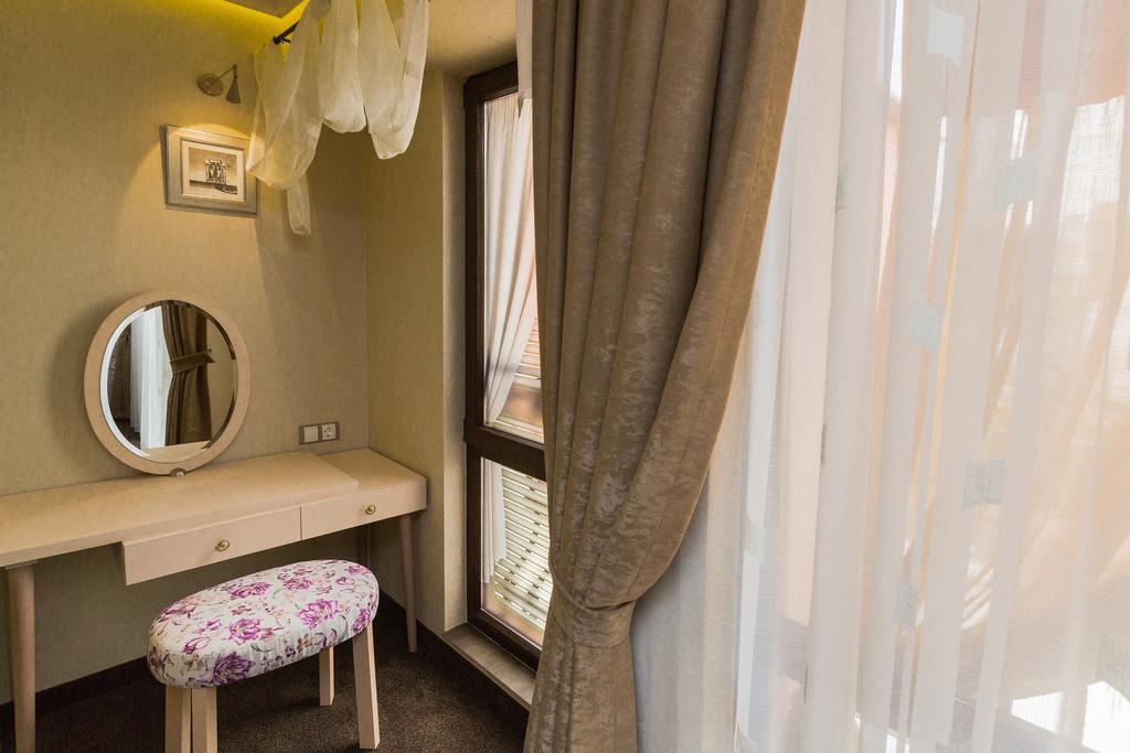 8 1/2 Art Guest House Plovdiv Rom bilde