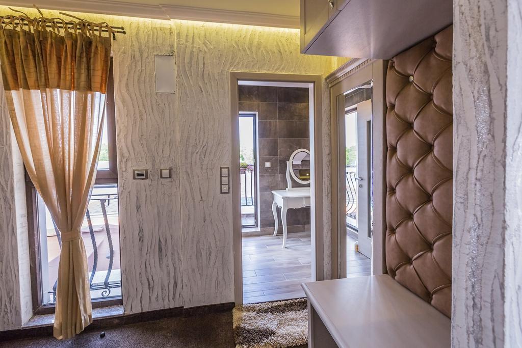 8 1/2 Art Guest House Plovdiv Rom bilde