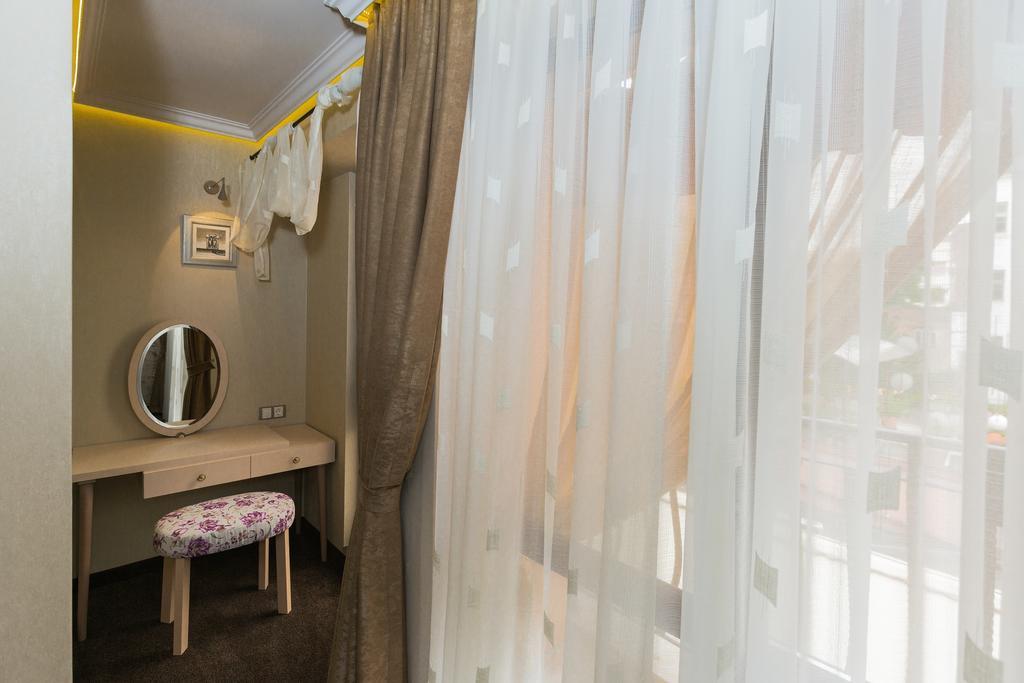 8 1/2 Art Guest House Plovdiv Rom bilde