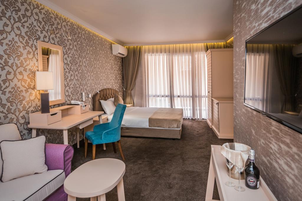 8 1/2 Art Guest House Plovdiv Rom bilde