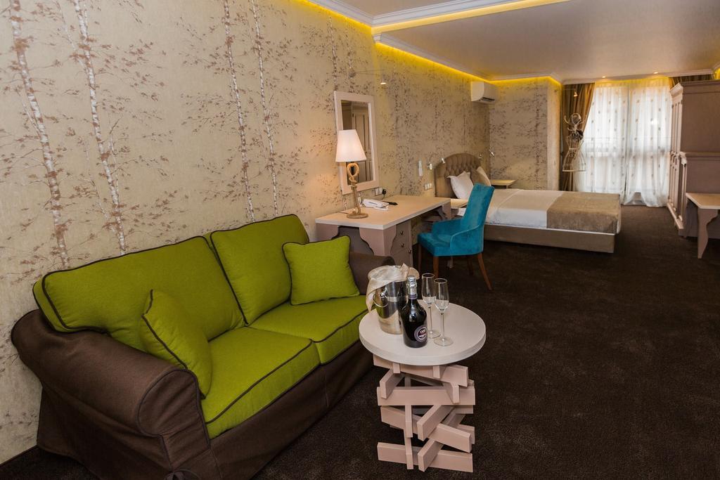 8 1/2 Art Guest House Plovdiv Rom bilde