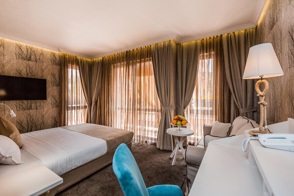 8 1/2 Art Guest House Plovdiv Rom bilde