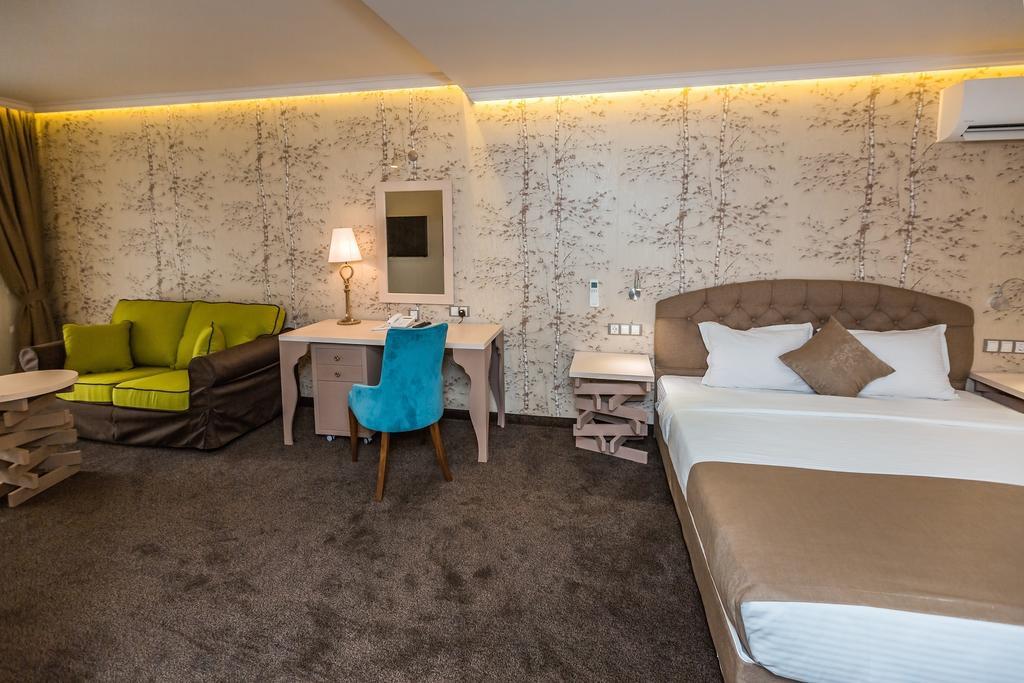 8 1/2 Art Guest House Plovdiv Rom bilde