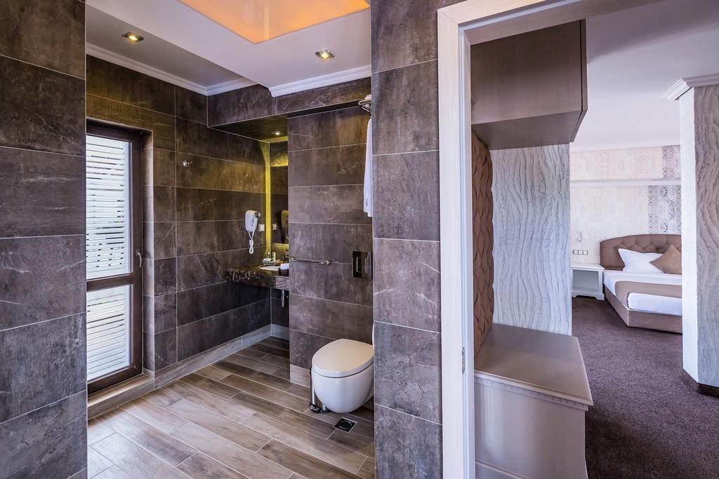 8 1/2 Art Guest House Plovdiv Rom bilde