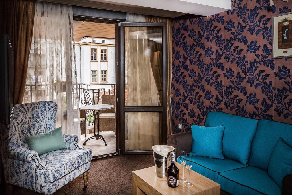 8 1/2 Art Guest House Plovdiv Eksteriør bilde