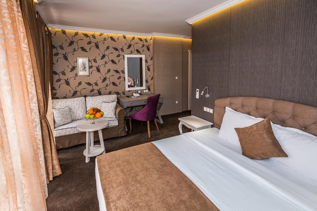 8 1/2 Art Guest House Plovdiv Rom bilde