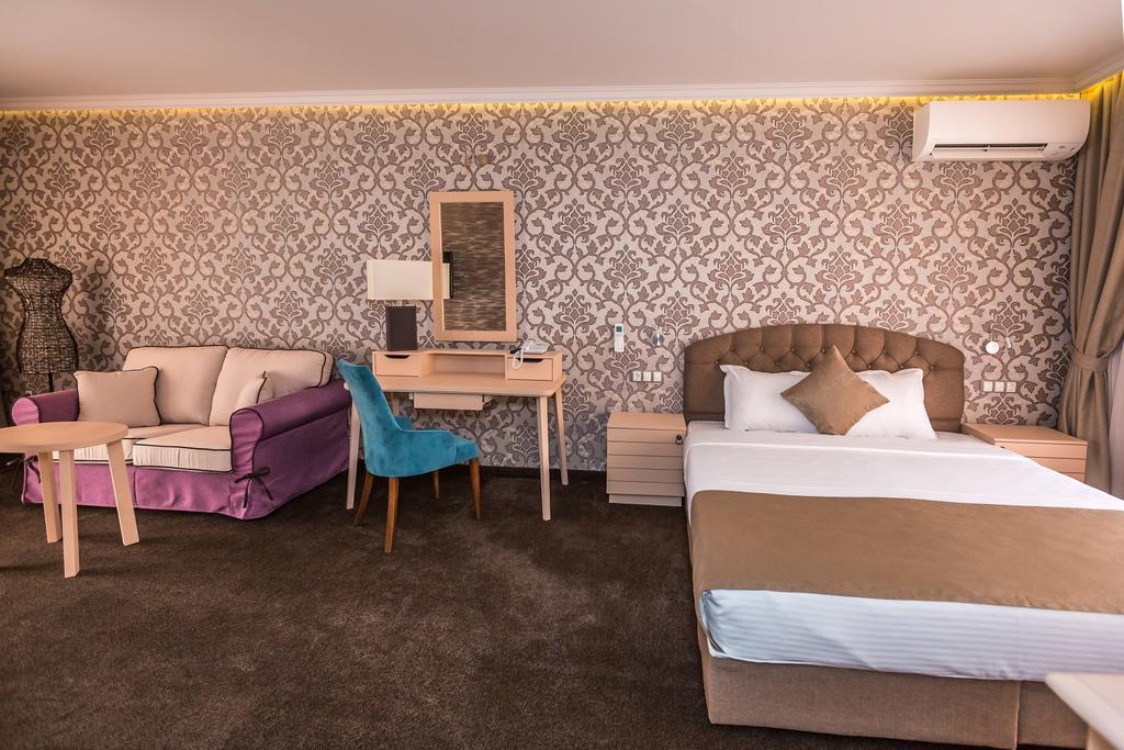 8 1/2 Art Guest House Plovdiv Rom bilde