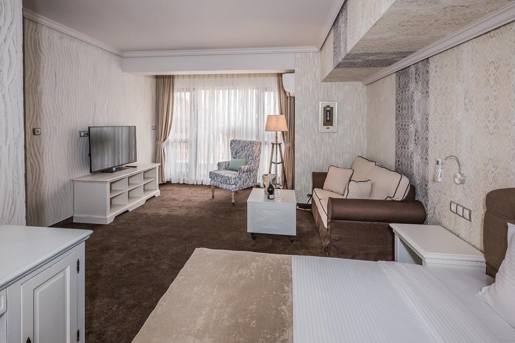 8 1/2 Art Guest House Plovdiv Rom bilde