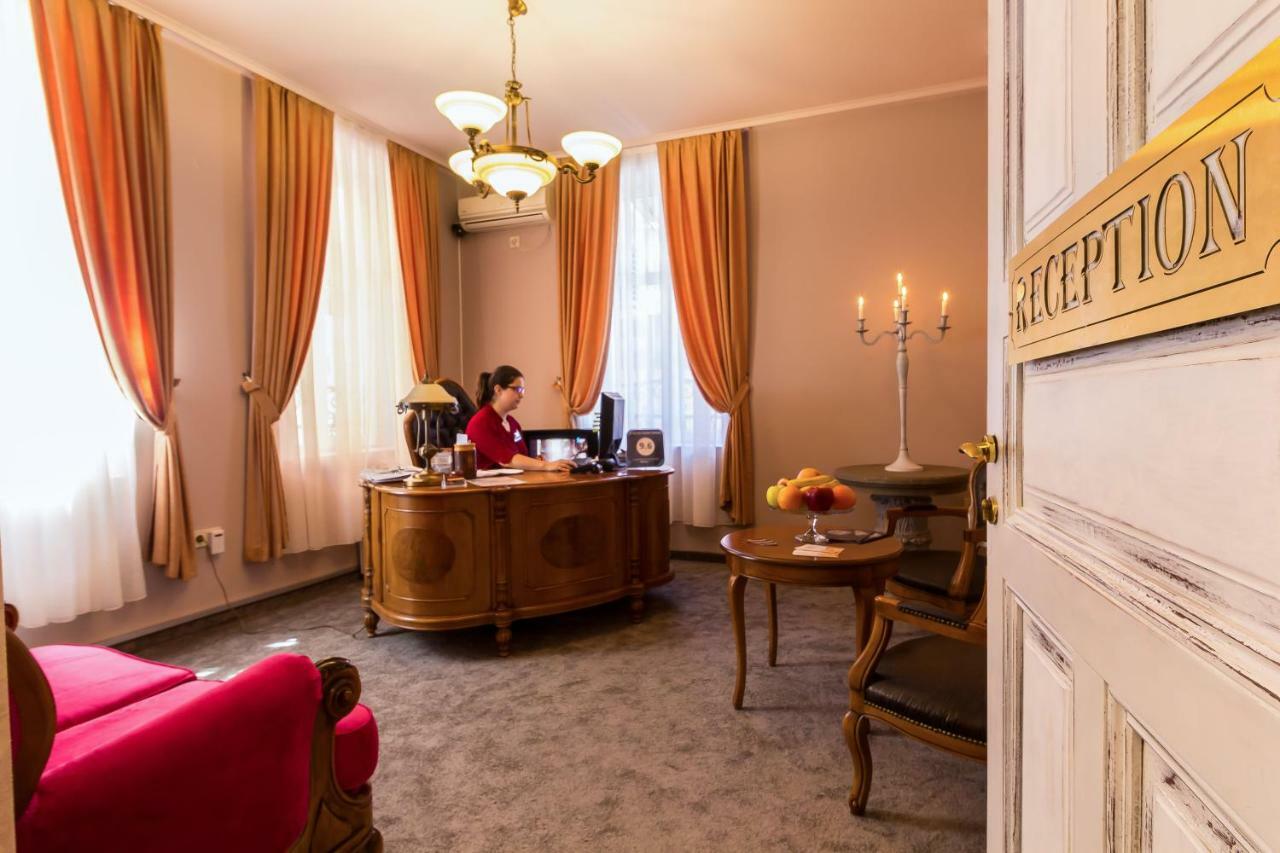 8 1/2 Art Guest House Plovdiv Eksteriør bilde